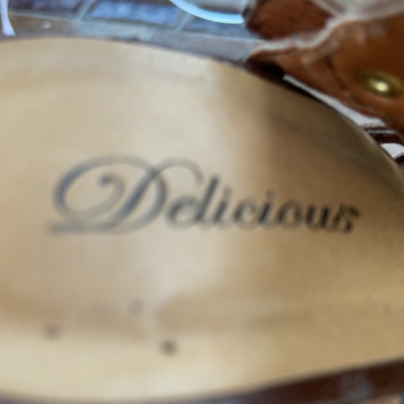 Delicious Open Toe With Multiple Straps & a Double Gold Buckle Leather heels - Picture 8 of 8